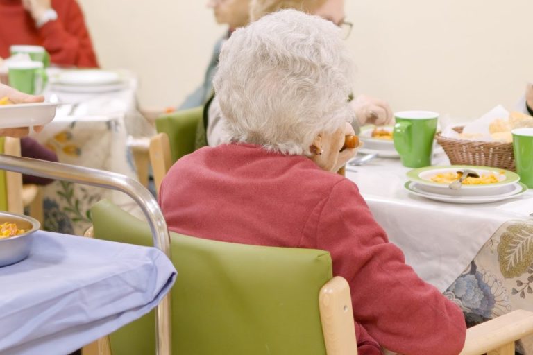 cook-serving-food-to-seniors-in-a-geriatric-2024-04-01-20-59-01-utc